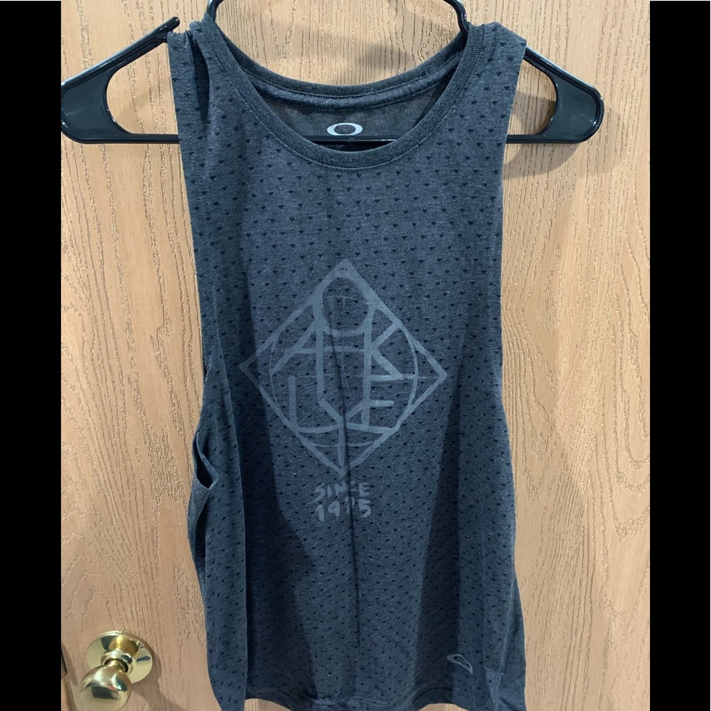 Oakley women’s muscle tank size XS